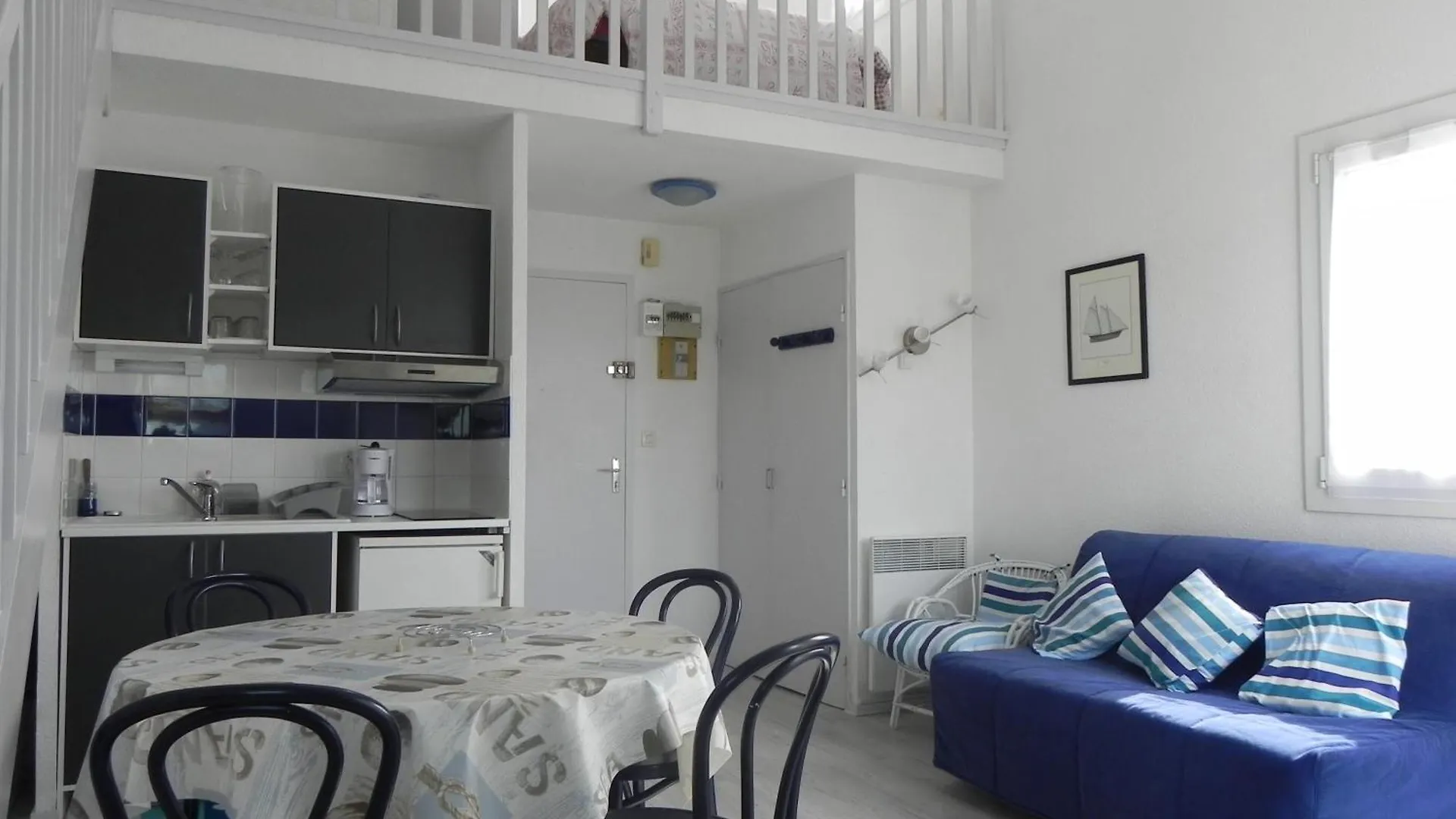 Duplex A 150M De La Mer Конкарно